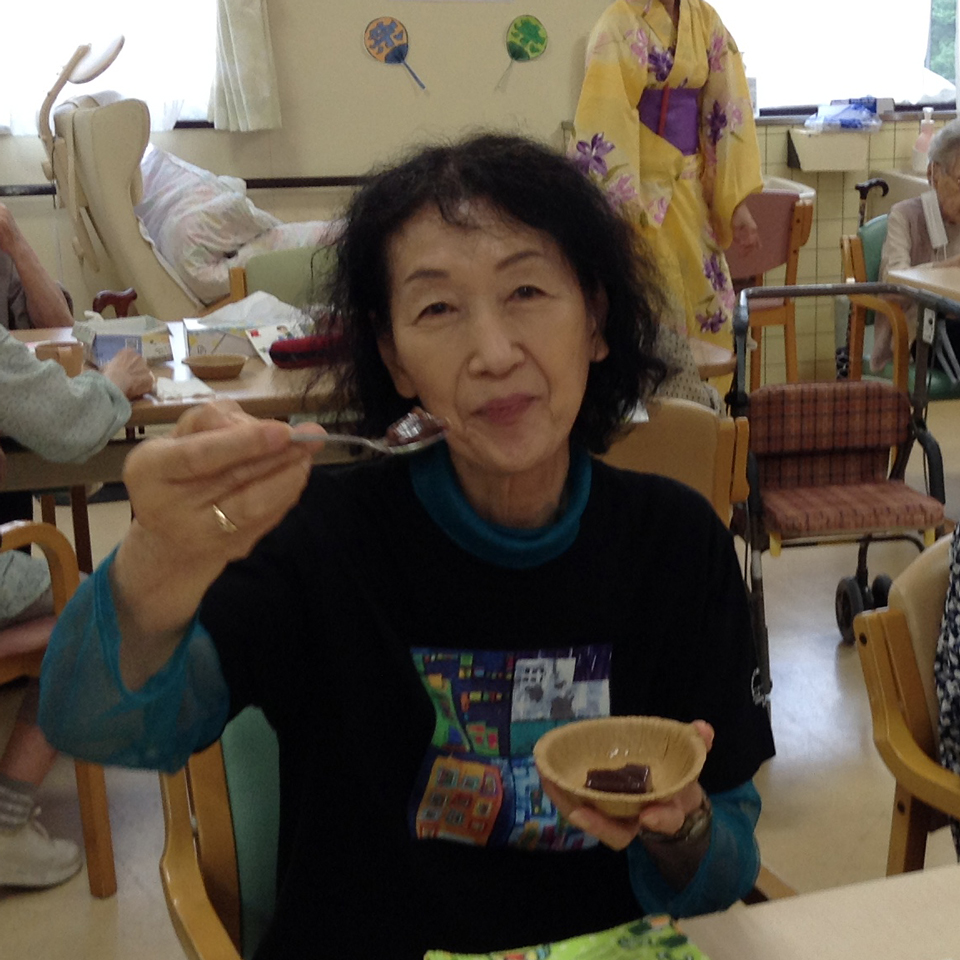 水ようかんを召し上がる利用者様の画像