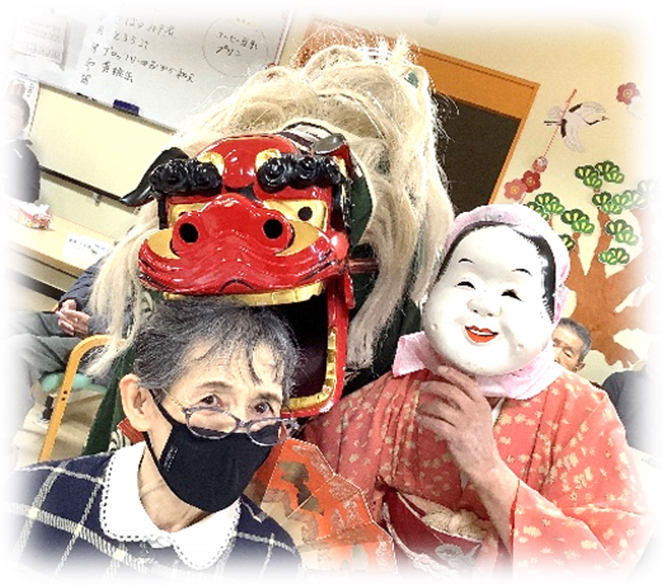 獅子舞との楽しそうなおばあちゃんのイメージ